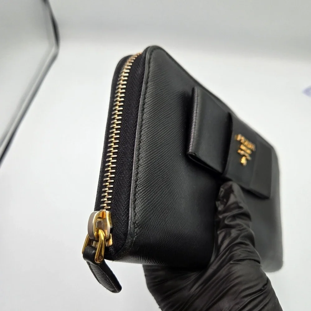 Prada *please see